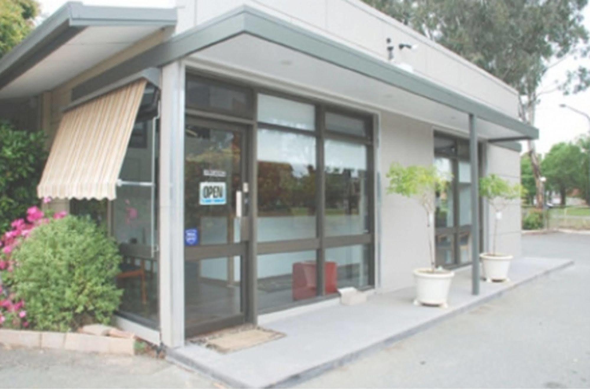 Red Cedars Motel Canberra Esterno foto