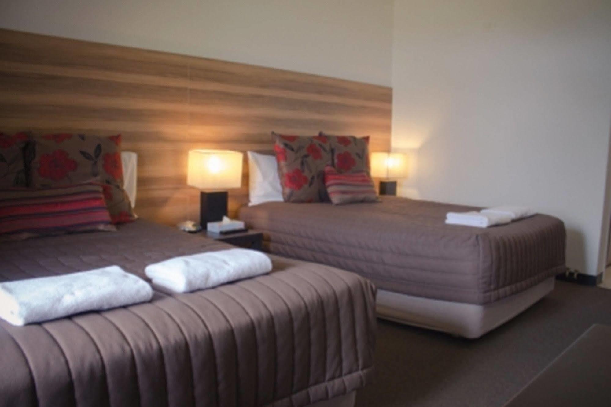 Red Cedars Motel Canberra Esterno foto