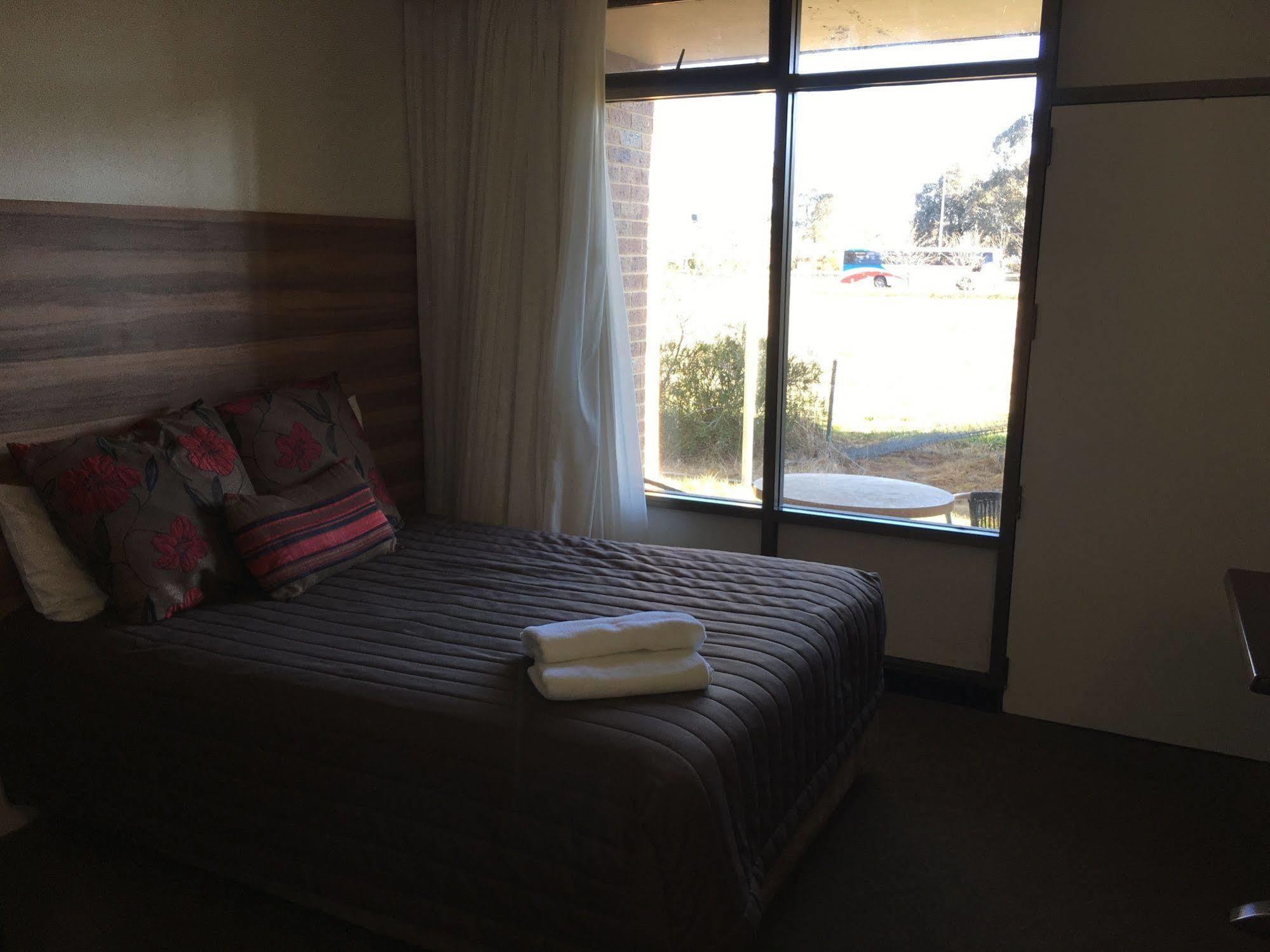 Red Cedars Motel Canberra Esterno foto