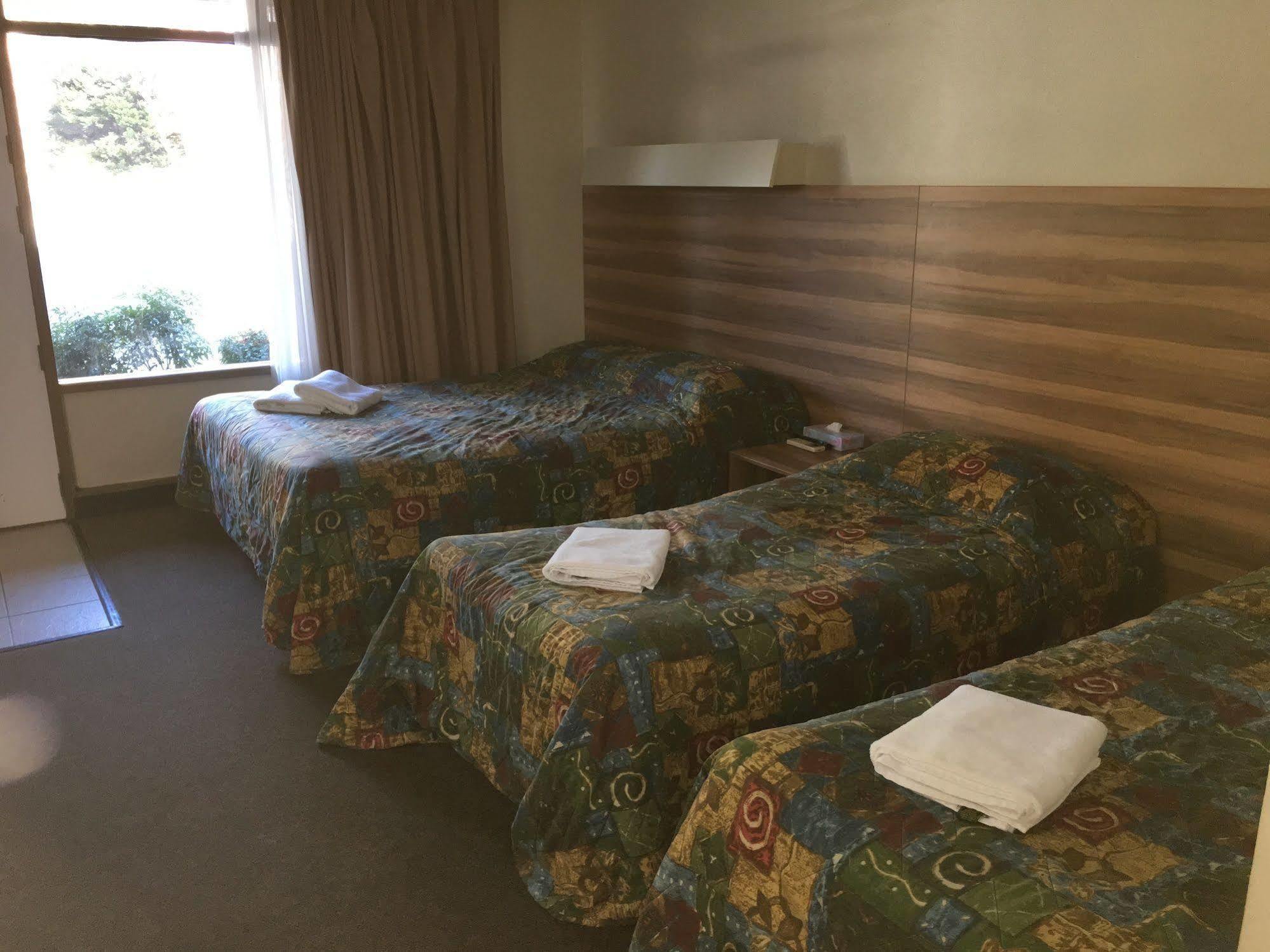 Red Cedars Motel Canberra Esterno foto