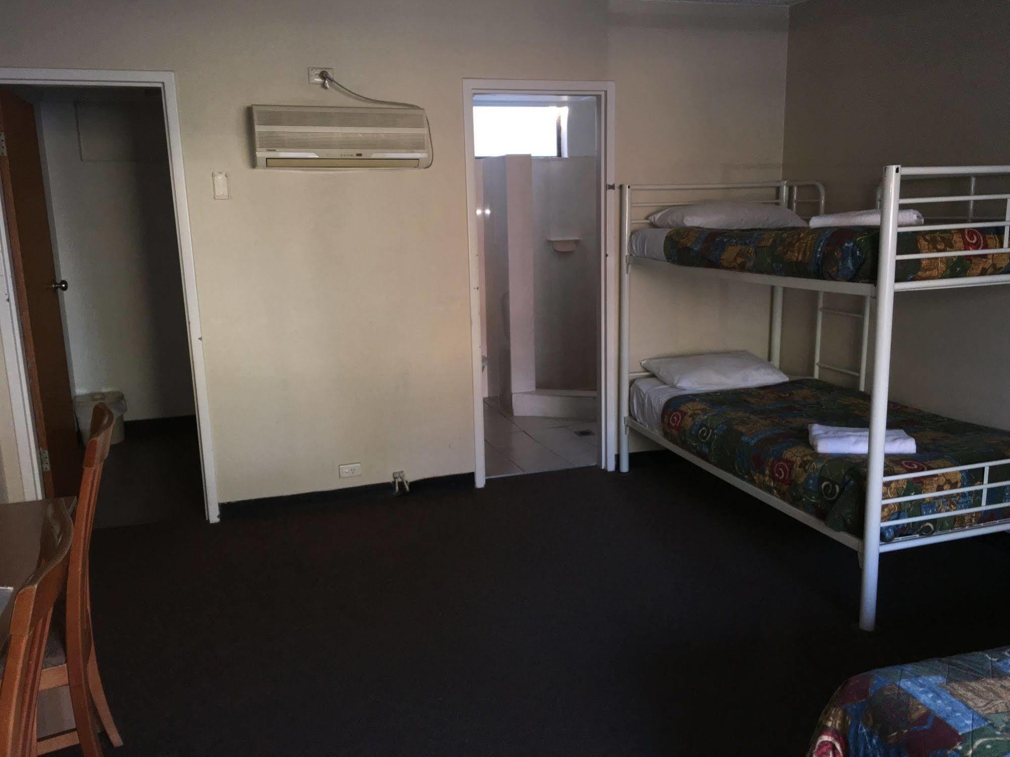 Red Cedars Motel Canberra Esterno foto